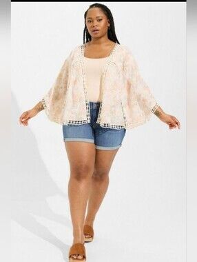 NWOT Torrid Crochet Floral Kimono, Size 00/0 (10/12)